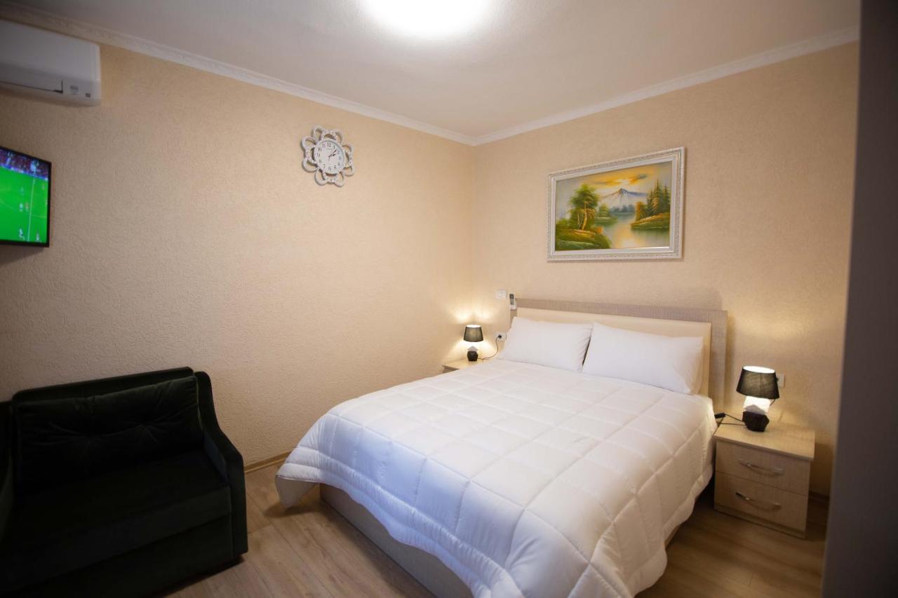 Vila Lika Hotel Korce Exterior photo