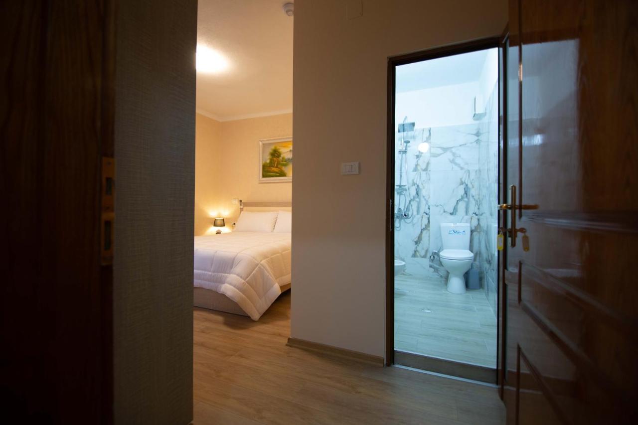 Vila Lika Hotel Korce Exterior photo