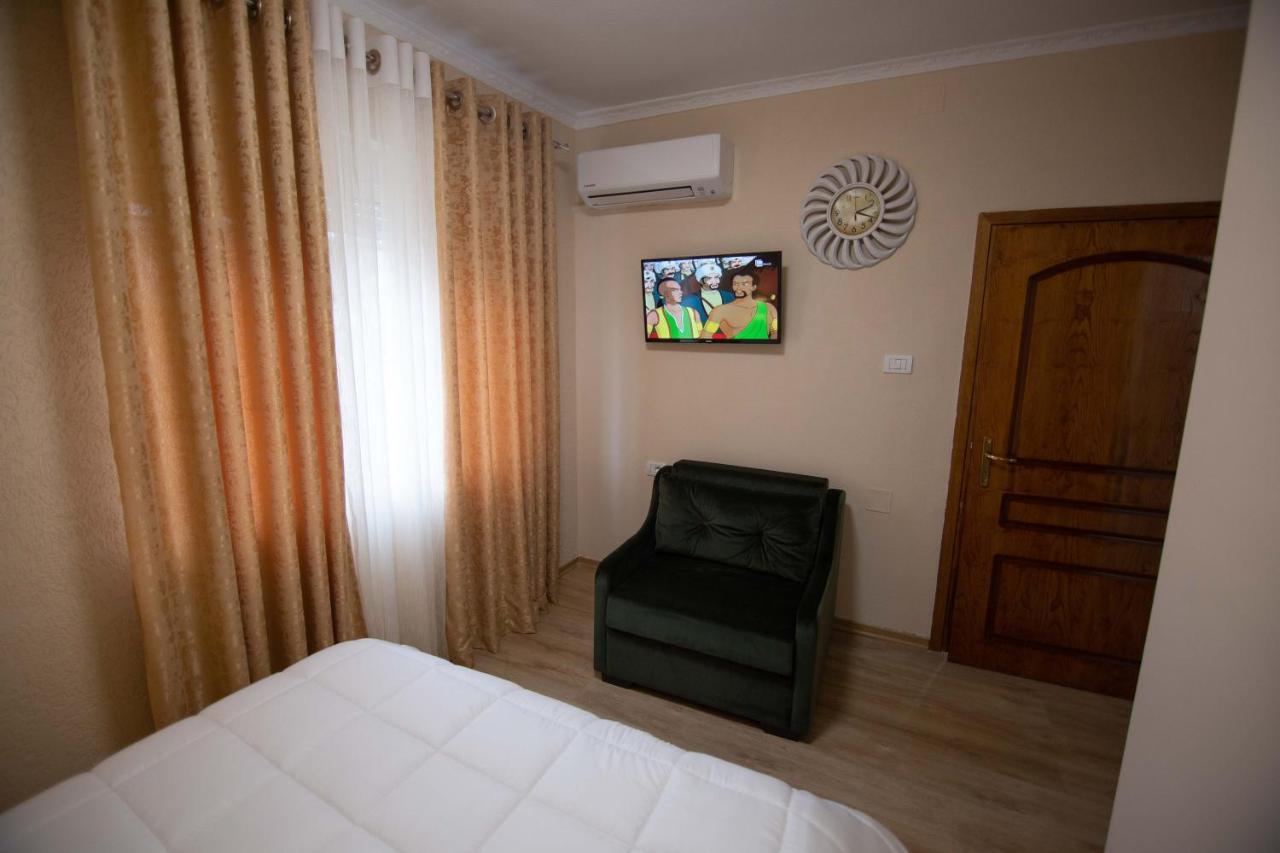 Vila Lika Hotel Korce Exterior photo