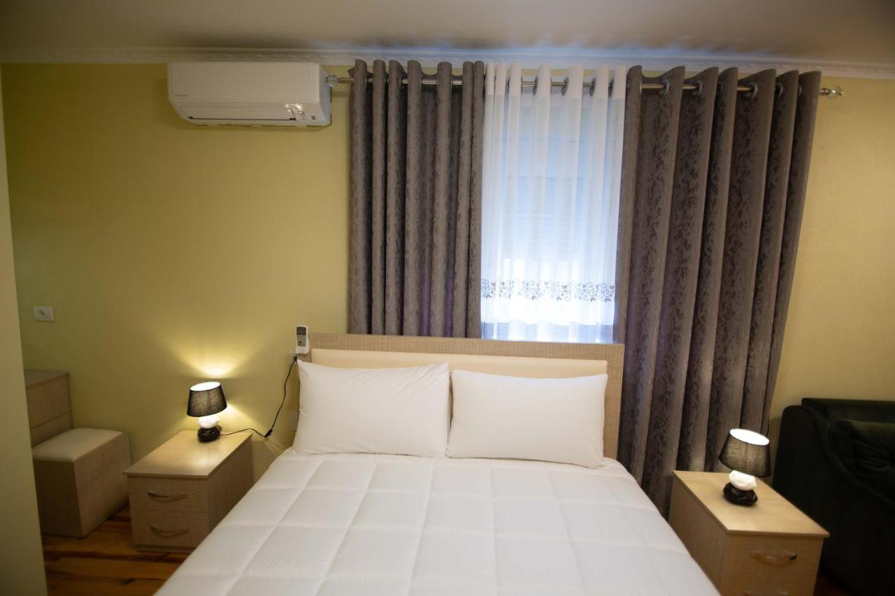Vila Lika Hotel Korce Exterior photo
