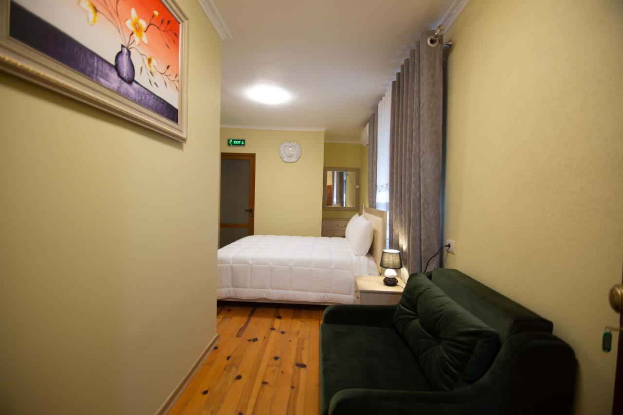 Vila Lika Hotel Korce Exterior photo