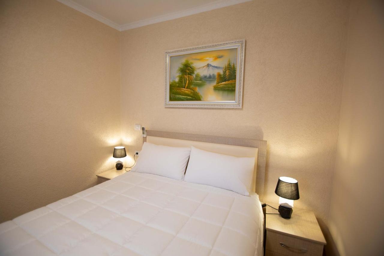 Vila Lika Hotel Korce Exterior photo