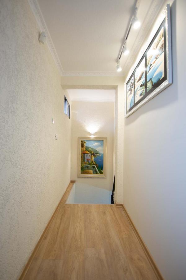 Vila Lika Hotel Korce Exterior photo