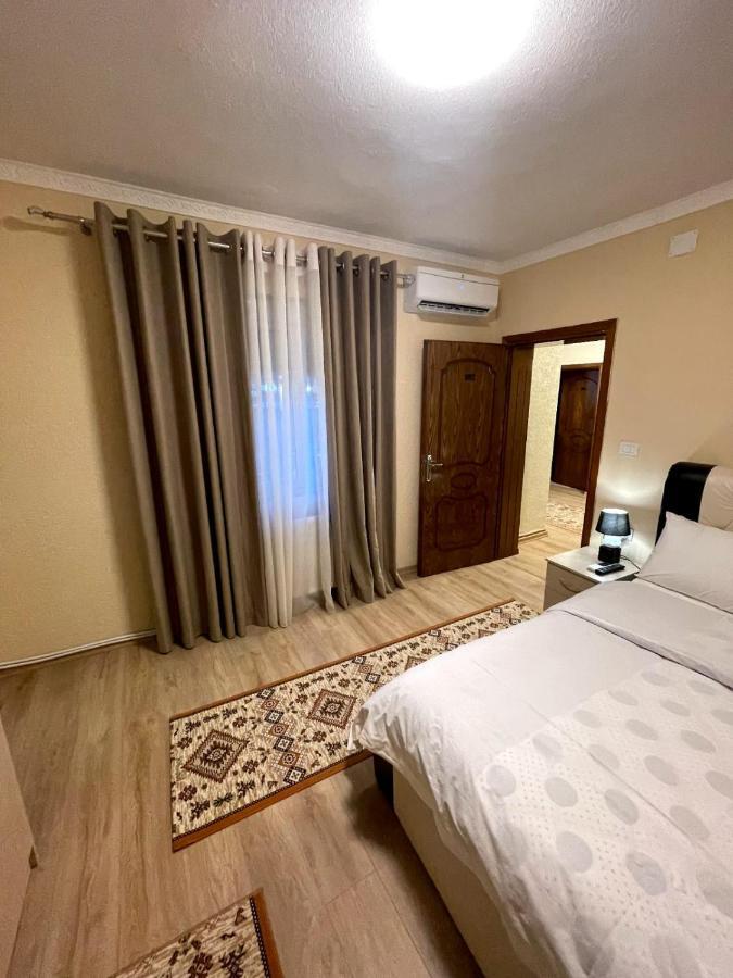 Vila Lika Hotel Korce Exterior photo
