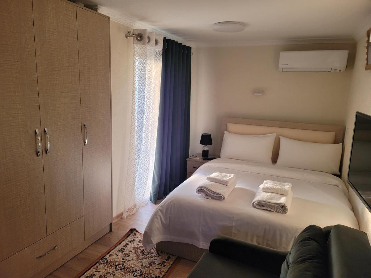Vila Lika Hotel Korce Exterior photo