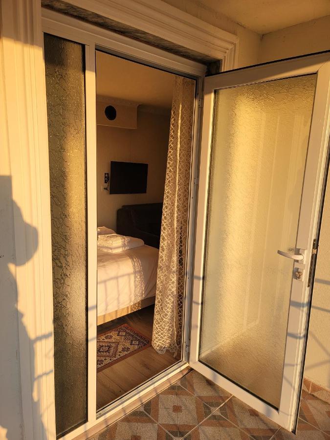 Vila Lika Hotel Korce Exterior photo