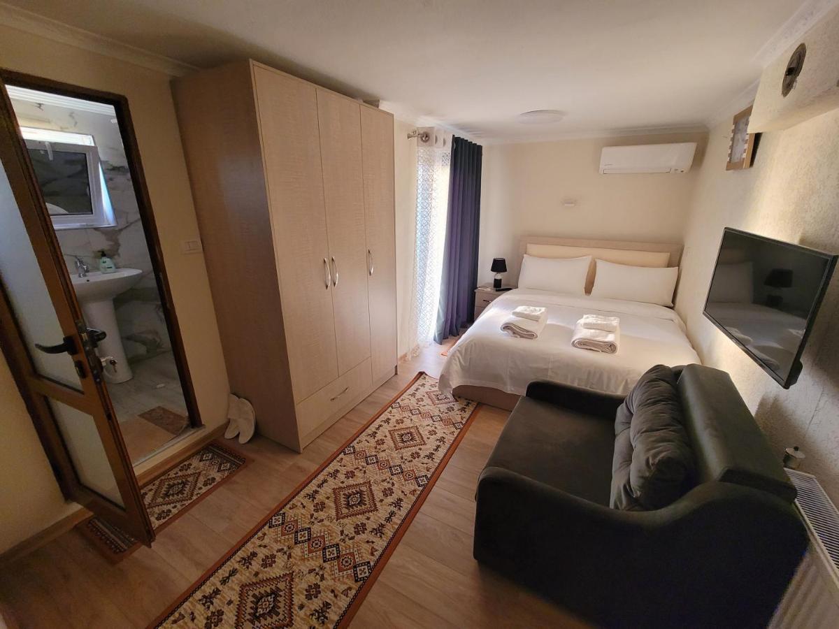 Vila Lika Hotel Korce Exterior photo